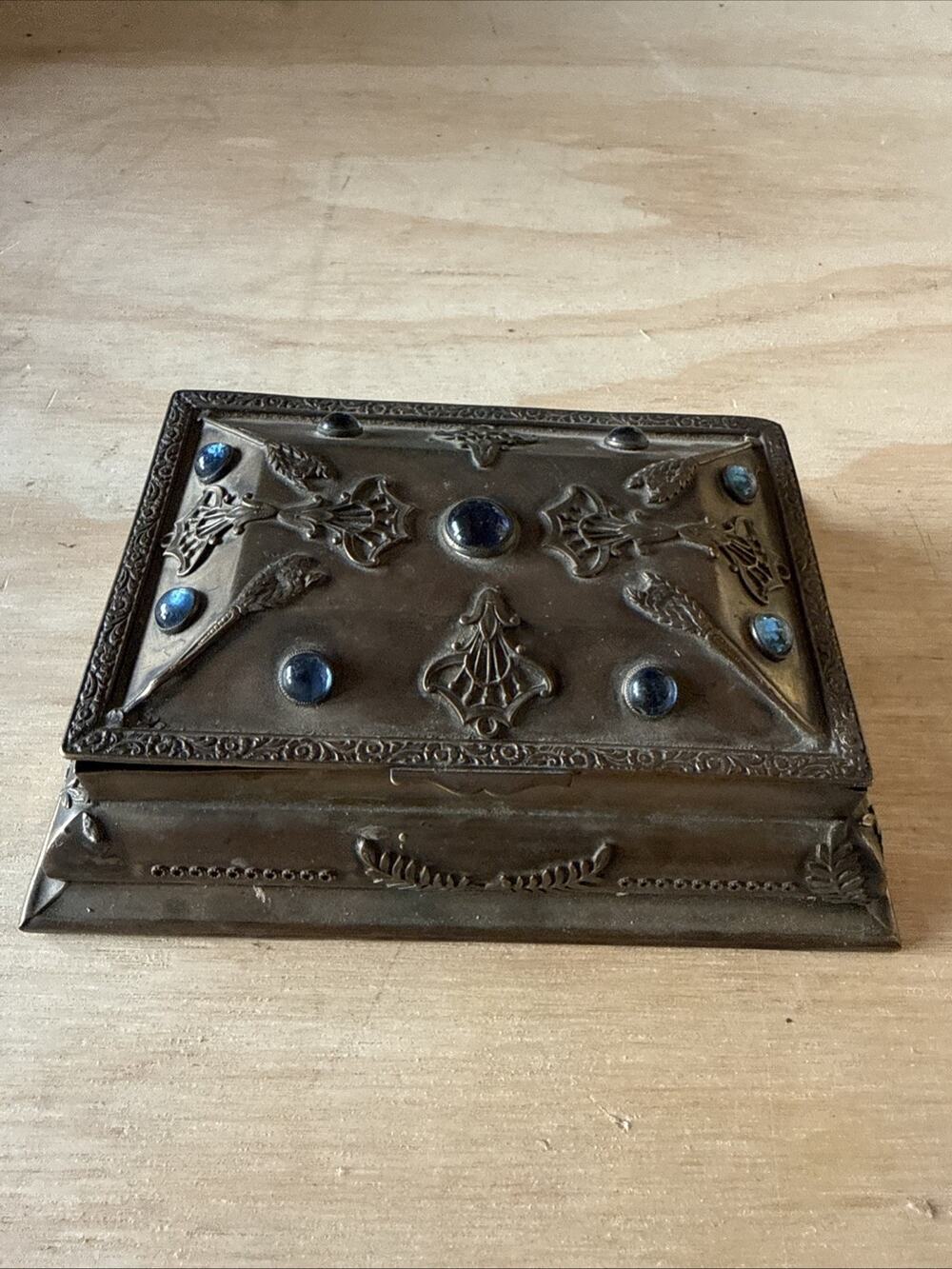 ANTIQUE FILIGREE BRASS SAPHIRE JEWELED JEWELRY LA TAUSCA PEARL CASE BOX